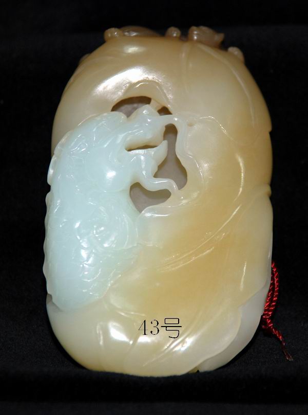 俏色羊脂玉把件“望子成龙”