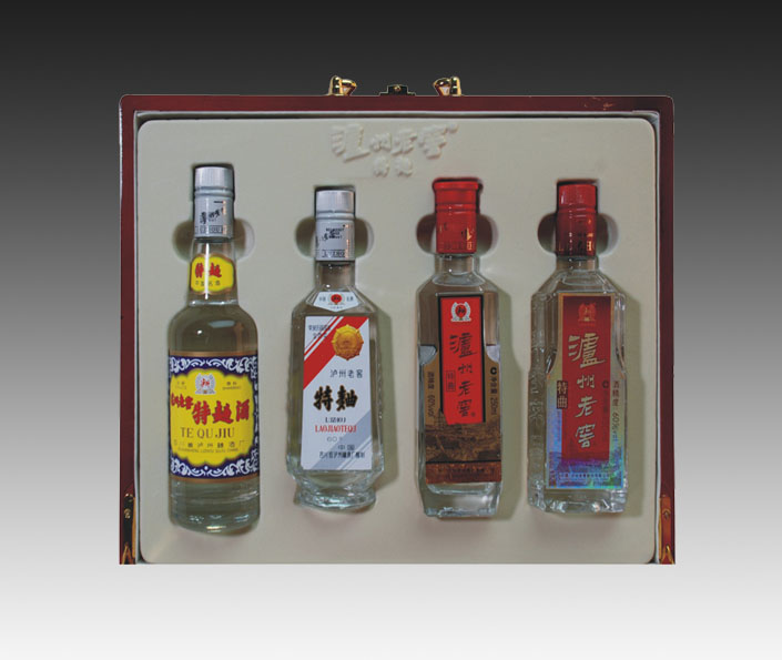 拍品编号：017 拍品名称：泸州老窖礼盒