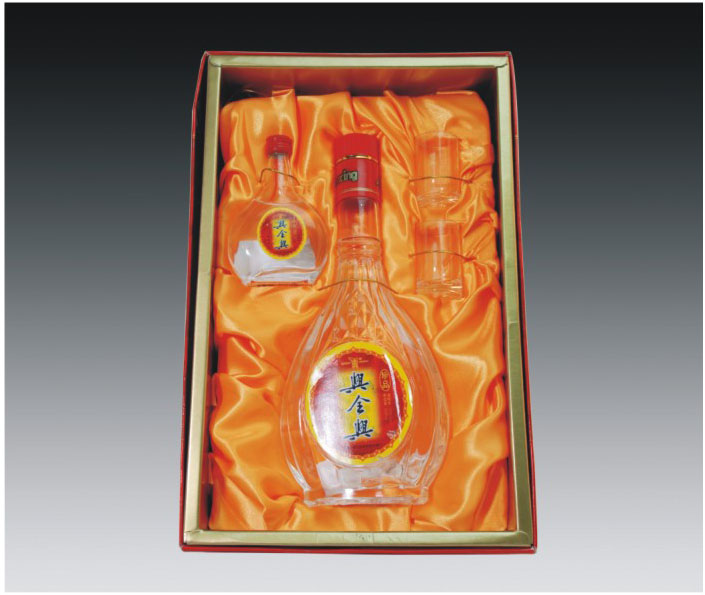 拍品编号：022 拍品名称：兴全兴珍品礼盒