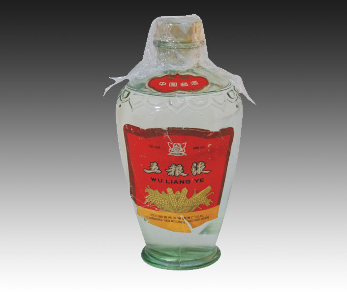 拍品编号：050 拍品名称：交杯牌五粮液